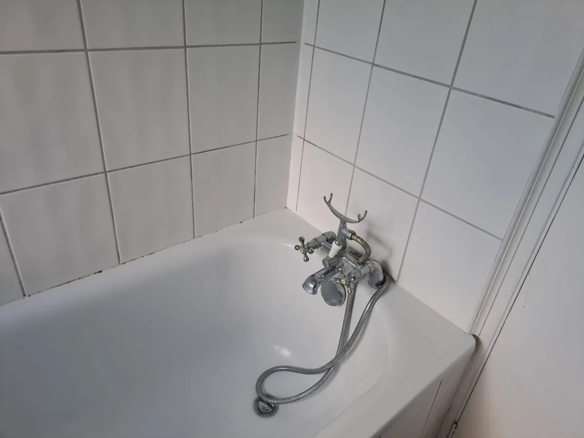Bathtub after cleaning