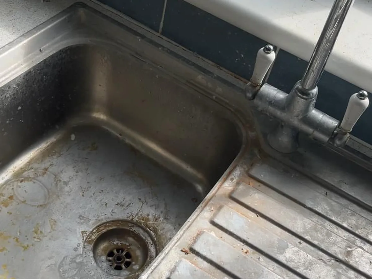 Sink before cleaning